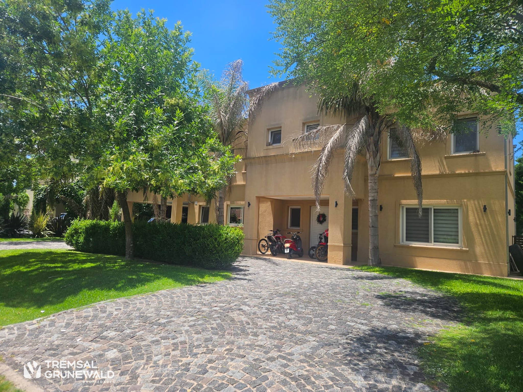 189f8b20-7baa-4b49-aaef-ba5870e70f5b