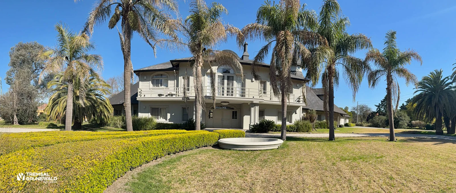 Casa sobre lote amplio y arbolado en San Diego Country Club, Moreno