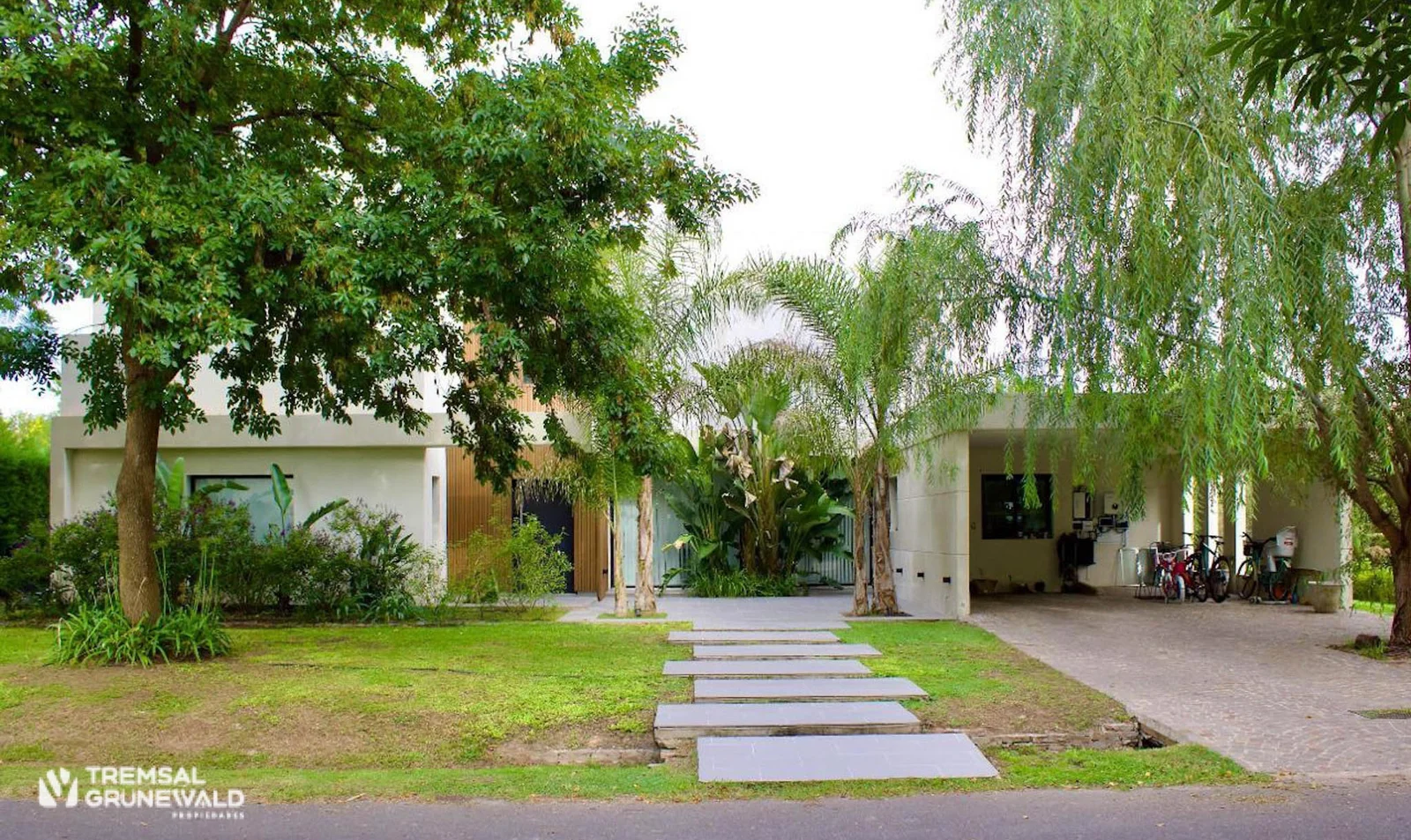 Casa con jardín en Barrio Cerrado Santa Ana, Francisco Álvarez